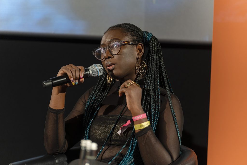 »Artists off the Mainstream« – Panel von Deutschlandfunk Kultur (Poetra Asantewa) / Talk @ Kino in der Kulturbrauerei – Photo: Dominique Brewing