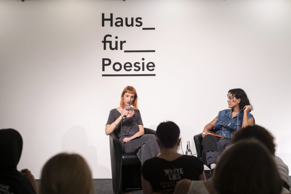 »Yeni Yeşerenler« (Annett Scheffel, Duygu Ağal) / Reading @ Haus für Poesie – Photo: Dominique Brewing