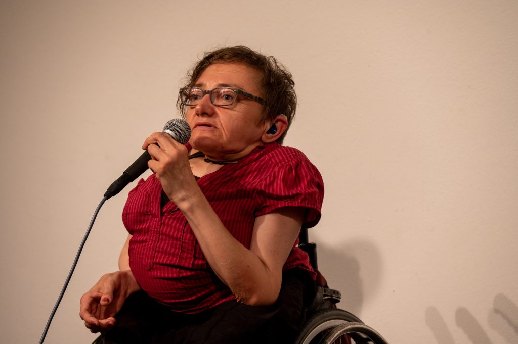 »Nicht deine Inspiration« (Rebecca Maskos) / Talk @ Haus für Poesie – Photo: Käthe deKoe