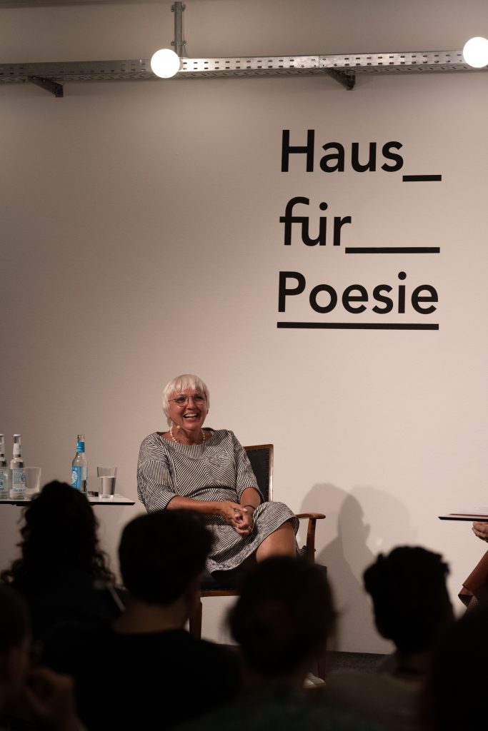 »Off the Record« – Podcast von Deutschlandfunk Kultur (Claudia Roth) / Talk @ Haus für Poesie – Photo: Camille Blake