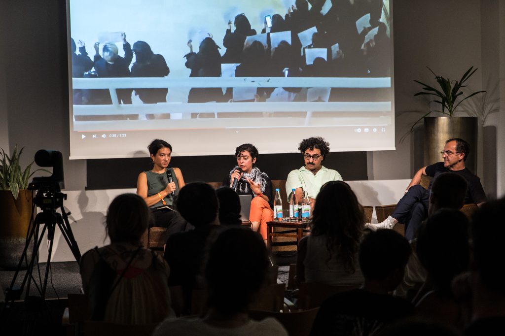 »Poptism – Remembrance in Music Culture« (Carmen Herold, Sanaz Azimipour, Ariel Efraim Ashbel, Imran Ayata) / Talk @ Haus für Poesie – Photo: Yvonne Hartmann