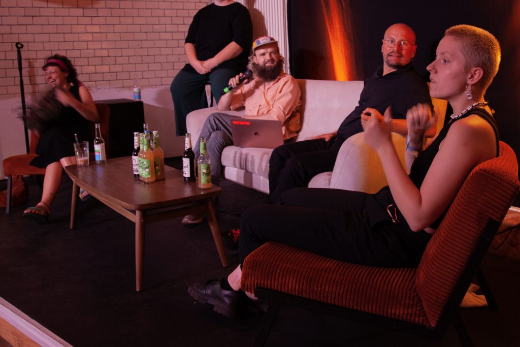 Festivals, Events und DisCo (disabled community): Wie sind die Infrastrukturen? (Inna Shparber, Ulrich Hartmann, Martin Vahemäe-Zierold, Dana Cermane) / Talk @ RambaZamba Café – Photo: Caterina Gili